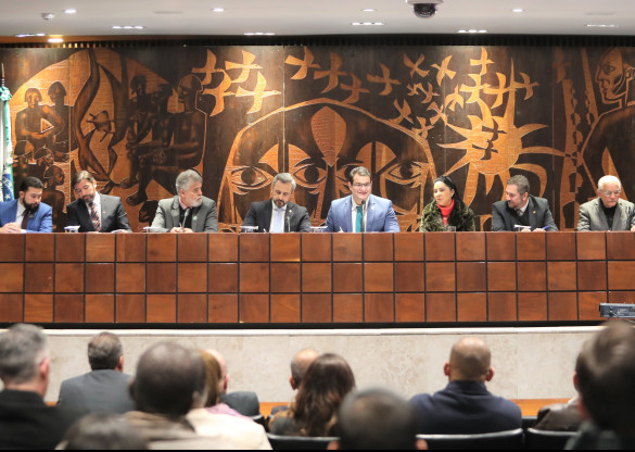Com sete Bíblias impressas por minuto, Sociedade Bíblica do Brasil chega aos 75 anos e recebe homenagem