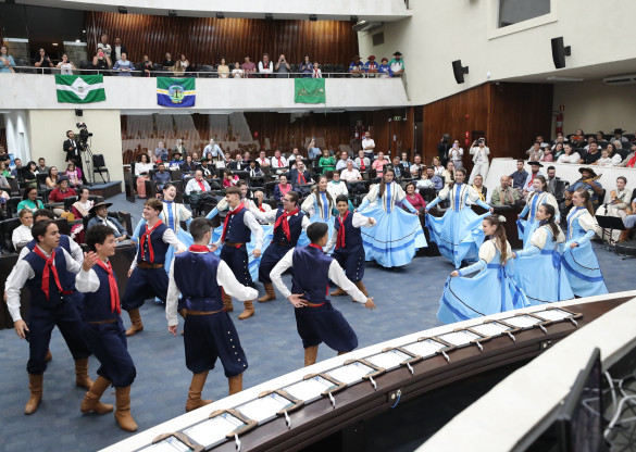 Legado de força e tradição do povo gaúcho é celebrado na Assembleia Legislativa do Paraná