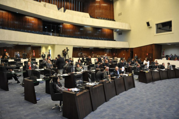Projeto que proíbe emissão de boleto sem autorização do cliente é aprovado pelos deputados