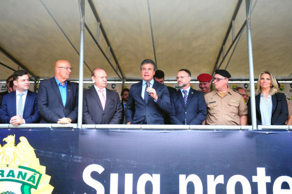 Deputados participam da formatura de novos policiais militares