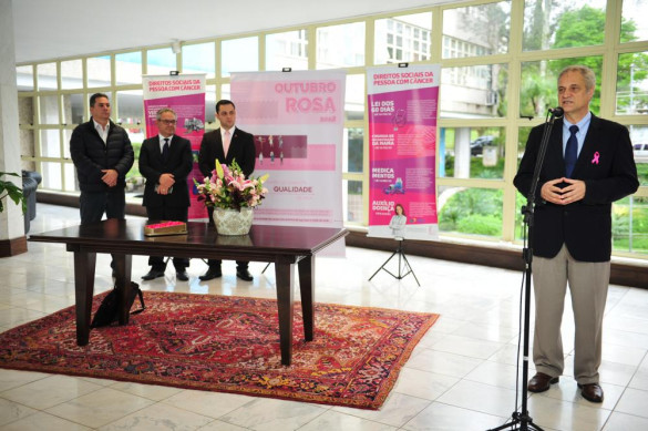 Assembleia abre exposição e campanha em seu Espaço Cultural para promover o Outubro Rosa