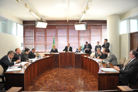 Em sessão extraordinária, CCJ aprova construção de centrais hidrelétricas