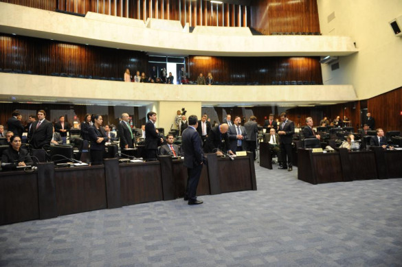 Assembleia encerra sessão após comunicado do falecimento de filho do deputado Palozi