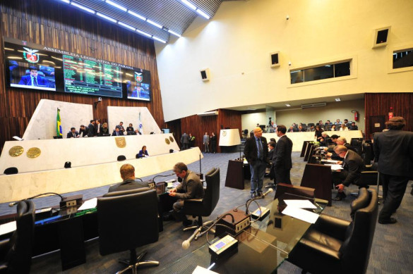 Projeto aprovado pelos deputados garante gratuidade para exames e provas de segunda chamada