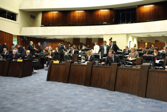 Assembleia aprova sete projetos e doze indicações parlamentares