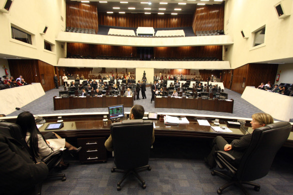 Deputados derrubam veto do Poder Executivo