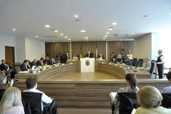 CCJ aprova projeto alterando regras de refinanciamento de dívidas do Estado