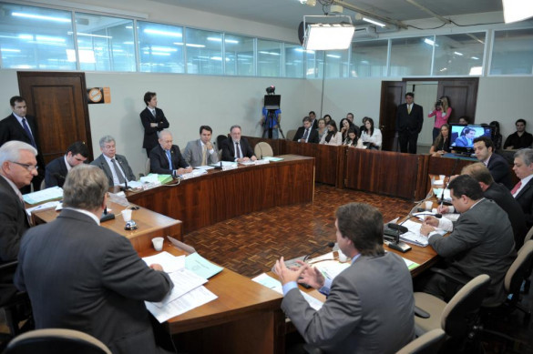 CCJ fará sessão extraordinária nesta quarta-feira (27) para votar projetos do Governo e do TJ