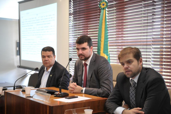 Comissão de Revisão do Regimento Interno analisa e aprova novas propostas
