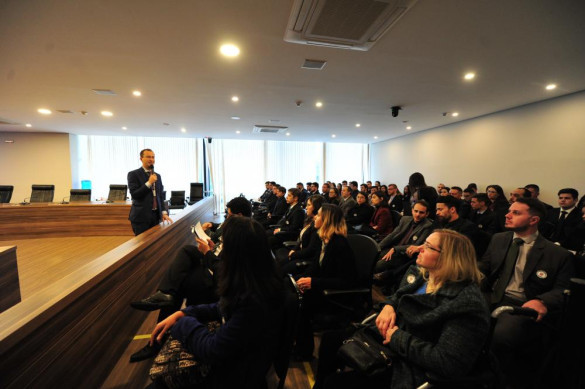 Estudantes recebem primeiras orientações do Parlamento Universitário na Assembleia Legislativa