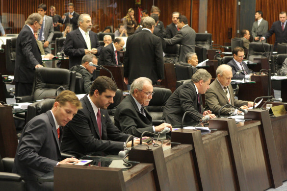 Assembleia aprova oito projetos e 20 indicações