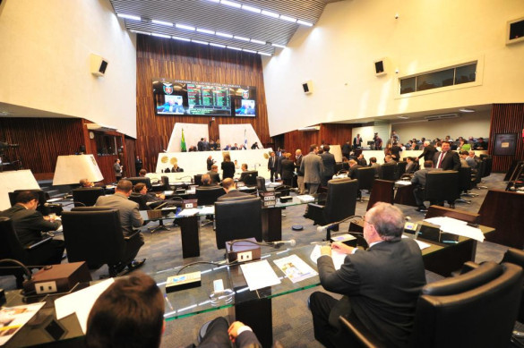Deputados aprovam em segundo e terceiro turnos projeto que libera venda e consumo de cerveja nos estádios