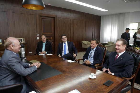 Presidente da UNALE se reúne com Traiano para tratar da 21ª Conferência da entidade, em Foz do Iguaçu