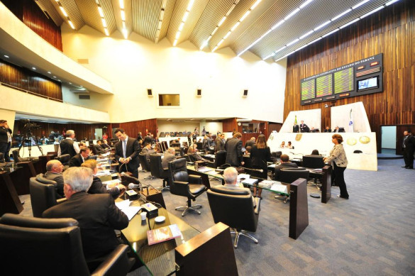 PEC que autoriza a cessão de servidores públicos às APAEs é aprovada em segunda votação