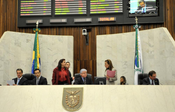 Projeto que equipara salário dos professores segue para sanção do Governo do Estado