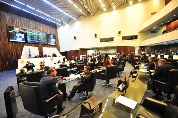 Projeto que garante gratuidade para exames e provas de segunda chamada é aprovado em segunda votação