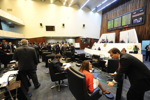 Deputados mantêm dois vetos parciais do Poder Executivo na sessão plenária desta terça-feira (1º)