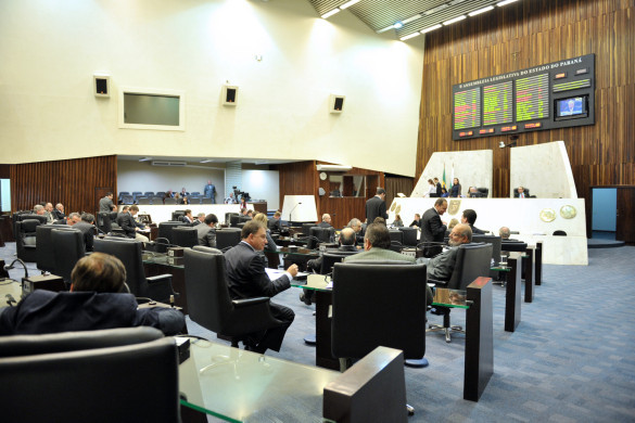 Projeto proibindo venda de bebidas em postos de combustíveis é aprovado pelos deputados