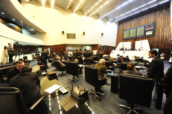 Projeto que obriga prestadoras de serviços a estenderem promoções a clientes antigos volta à CCJ