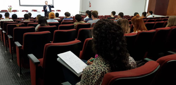 Treinamento do Parlamento Universitário chega a Londrina