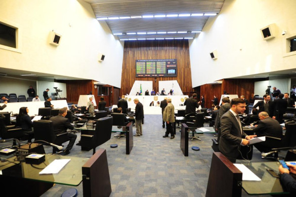 Reajuste salarial de servidores e membros da Defensoria Pública é aprovado em segundo turno