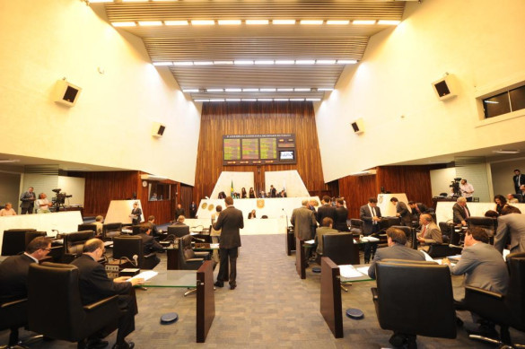 Projeto que fixa efetivo da Polícia Militar recebe emendas e retorna à CCJ