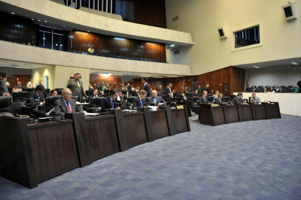 Deputados aprovam revogação de leis que concedem títulos de utilidade pública