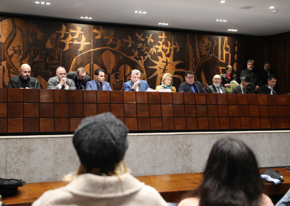 Conselho de Ética decide pela suspensão das prerrogativas parlamentares do deputado Renato Freitas (PT); parecer agora segue para a CCJ