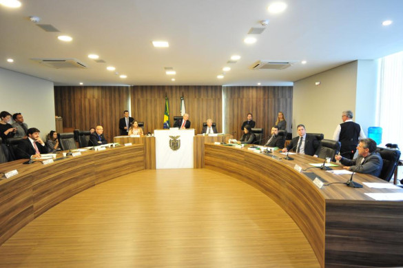 Projeto tratando do pagamento de dívidas tributárias provoca debates na CCJ