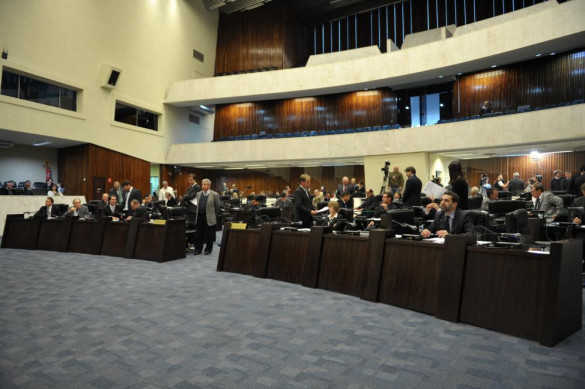 Assembleia mantem isenção de taxas de energia e água para hospitais federais