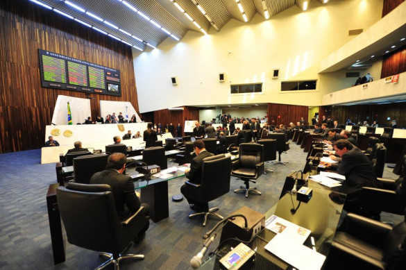 Três projetos aprovados pelos deputados nesta terça-feira (19) seguem para a sanção do Poder Executivo