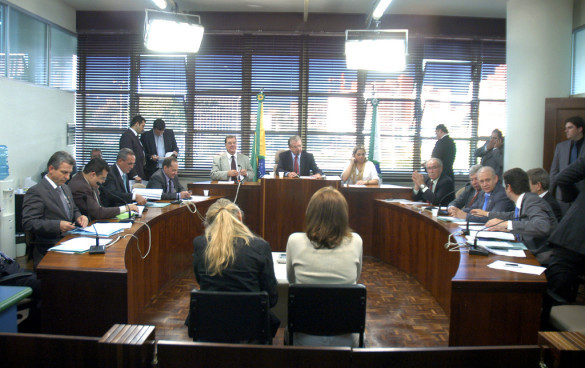CCJ faz nova sessão extraordinária e aprova emendas a quatro mensagens do Governo