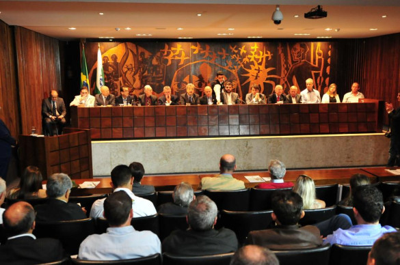 Cafeicultores e representantes governamentais debatem mais apoio à produção na Assembleia Legislativa