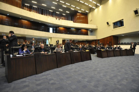 Deputados aprovaram 22 projetos de lei na sessão plenária desta terça-feira (5)