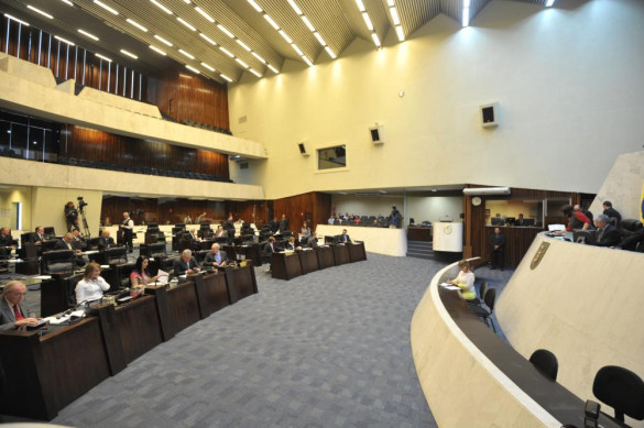 Assembleia aprova em primeira votação projeto que propõe maior transparência na venda de combustíveis