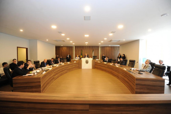 Mensagens tratando do quadro próprio dos servidores da Saúde são aprovadas na CCJ