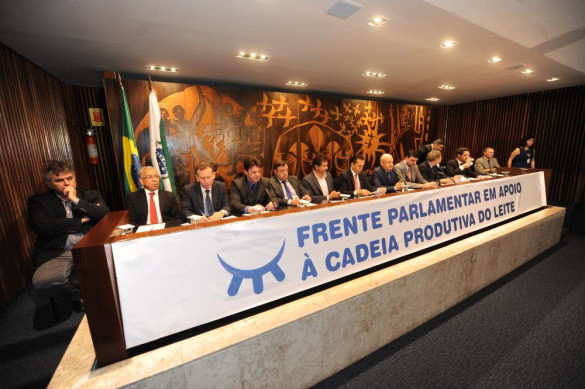 Frente Parlamentar de Apoio à Cadeia Produtiva do Leite é lançada oficialmente na Assembleia