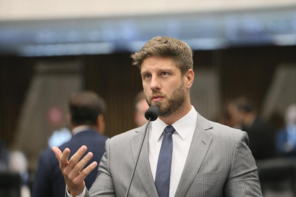 Motivações de paralisação geral para esta terça no Paraná vão muito além de questões salariais, garante deputado.