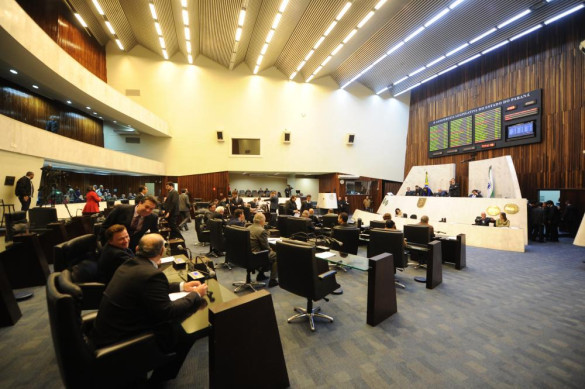 Deputados aprovam projeto para determinar que hospitais informem casos de maus-tratos a idosos