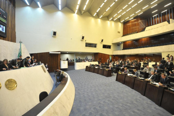 Orçamento do Estado para 2015 deve concentrar as atenções dos deputados até o final da Legislatura
