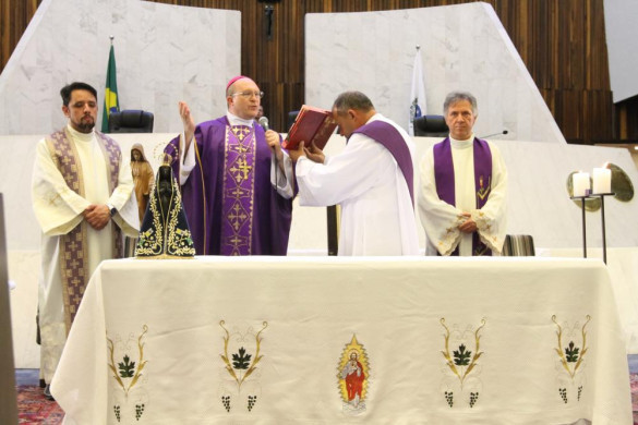 Arcebispo de Curitiba celebra missa no Plenário da Assembleia Legislativa pela primeira vez