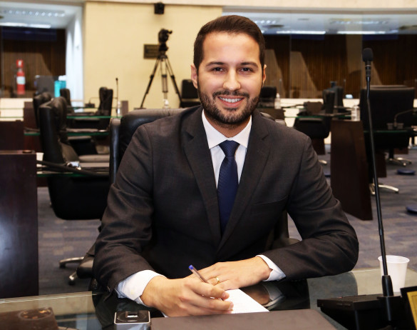 Projeto apresentado pelo deputado Paulo Litro quer ampliar transparência em contratações públicas