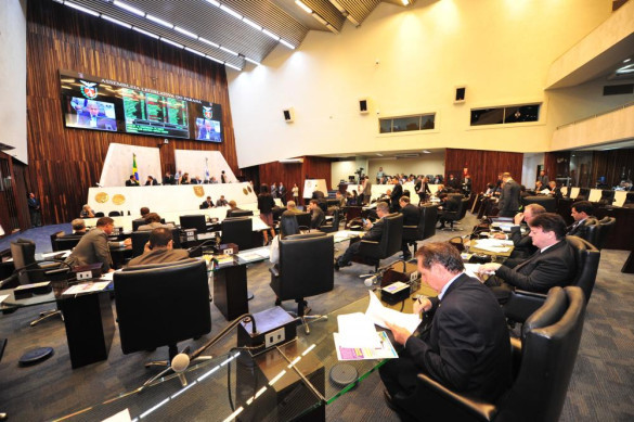 Projeto que facilita parcerias entre poder público e organizações sociais é aprovado em primeiro turno