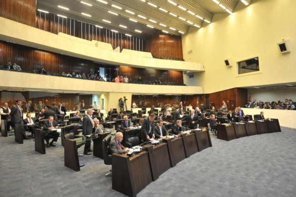 Assembleia aprova projetos que reestruturam carreiras no serviço público estadual