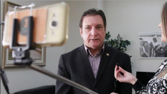 Nos "3 minutos com o Deputado" desta semana você vai conhecer um apaixonado por futebol: Ademir Bier