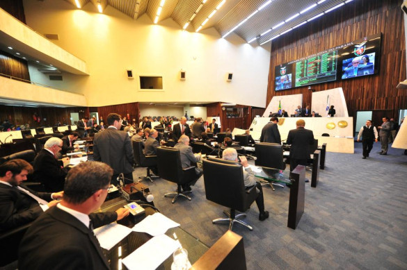 Projeto que garante gratuidade para exames e provas de segunda chamada vai para sanção do Executivo
