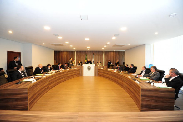 Proibição do amianto domina os debates durante reunião da CCJ