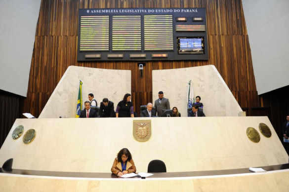 Deputados aprovaram seis projetos de lei na sessão de quarta-feira (27)