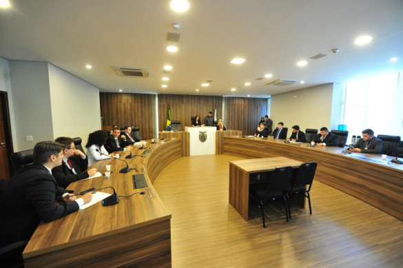Parlamento Universitário define membros e elege presidente da Comissão de Constituição e Justiça