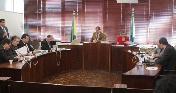 CCJ aprova projetos do Judiciário em sessão extraordinária